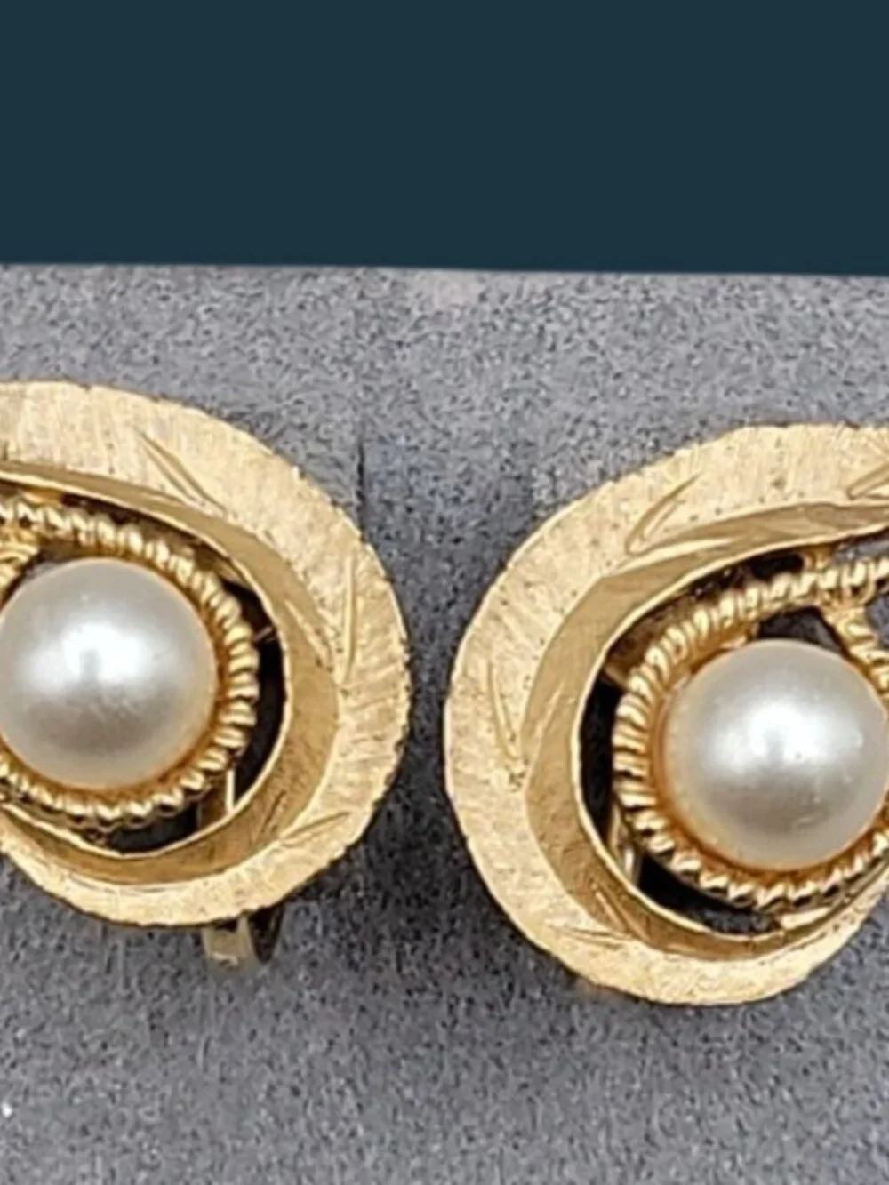 VTG Crown Trifari Faux Pearl Rhinestone Gold-Tone Clip-On Leaf Earrings 1960s